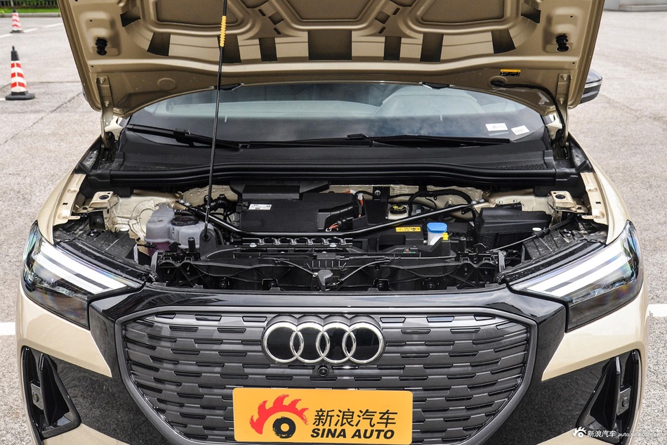 2024款奥迪Q4 e-tron 40 e-tron 冠军纪念版