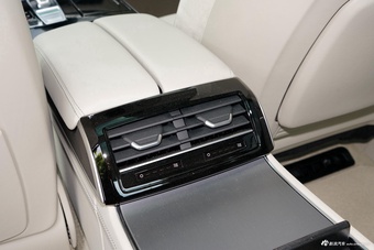 2024款奥迪A8L Horch创始人版 55TFSI