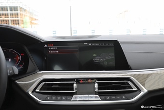 2022款宝马X5 xDrive 40Li 尊享型M运动套装