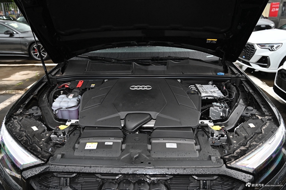 2025款奥迪Q7 55 TFSI quattro S line黑武士型