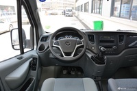 2024款图雅诺 吉象多功能 2.8T手动 长轴中顶 后双胎7座