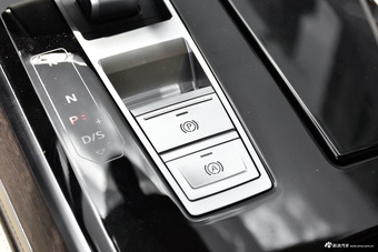 2025款奥迪A8L 55 TFSI quattro 旗舰型