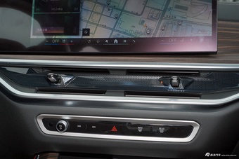 2025款宝马X5 xDrive 40Li 尊享型M 运动曜夜套装