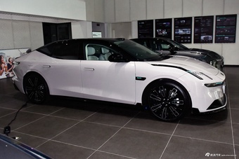 2025款领克10 EM-P 240四驱Ultra运动版