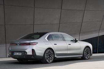 2027款宝马i7 60 xDrive 海外版 官图