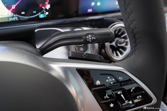 2025款奔驰GLB 220 时尚型