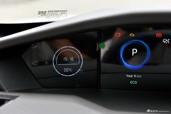 2025款长安UNI-V 1.5T 500Bar尊贵运动型