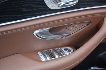 2023款奔驰E级 E 300 L 运动豪华型