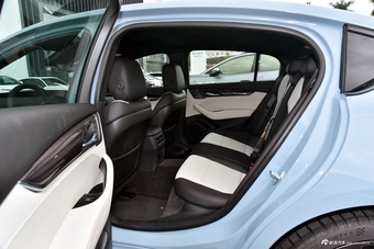 2025款凯迪拉克CT5 28T 赛道性能版