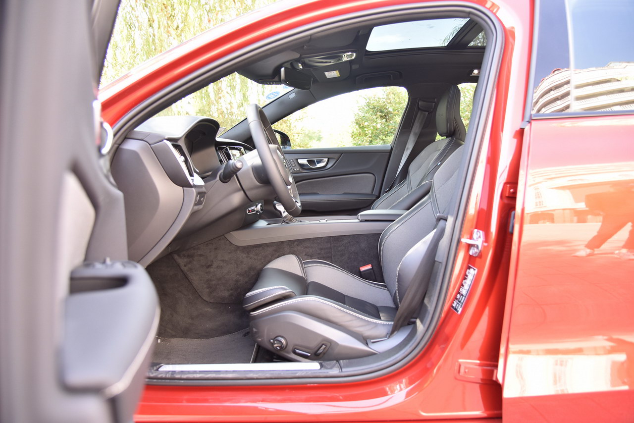  2020款沃尔沃S60 T5智雅运动版