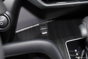 2026款格瑞维亚 2.5L混动 尊爵ULTRA版