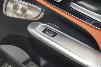 2025款奔驰GLC改款 300 L 4MATIC 豪华型 7座