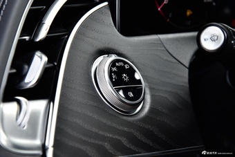 2024款奔驰E级 改款 E 300 L 时尚运动型