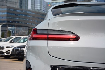 2022款宝马X4 M