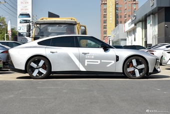 2025款小鹏P7 750 四驱高性能 Ultra