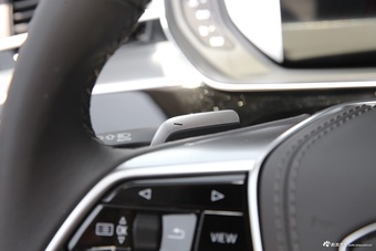 2026款奥迪A8L 55 TFSI Horch创始人版