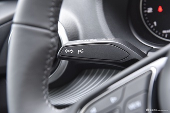 2025款奥迪Q2L 35 TFSI 时尚动感型