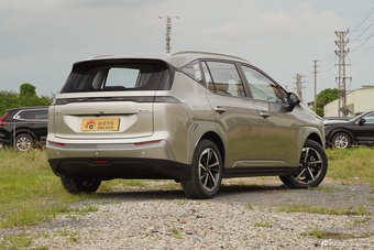 2025款AION Y Plus 610 智享版