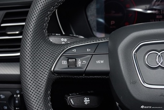 2026款奥迪Q5L 45周年典藏版 45 TFSI 豪华动感型