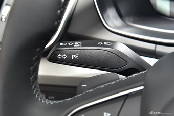 2026款奥迪Q5L 45周年典藏版 40 TFSI 时尚动感型