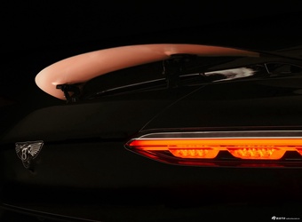 2025款宾利Batur Black Rose