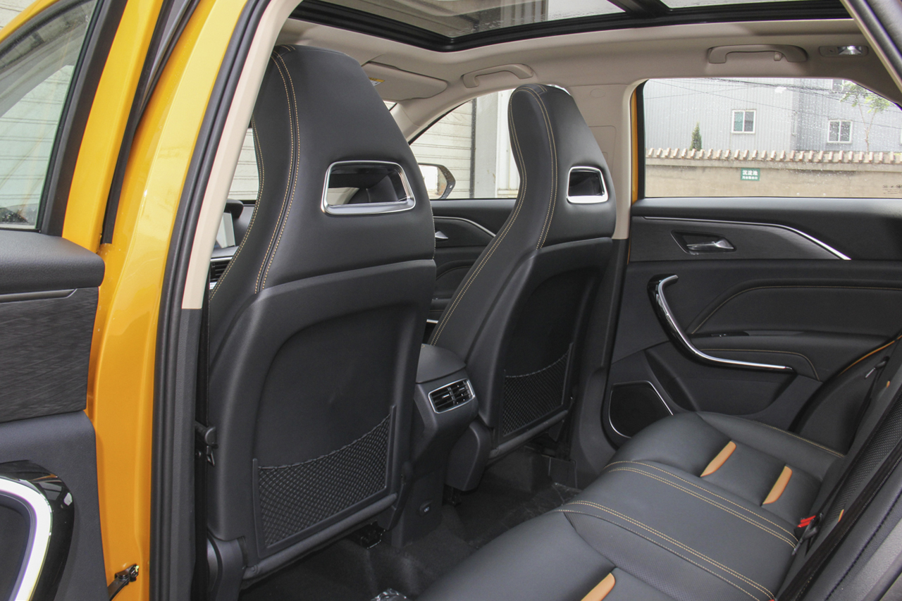 2019款奔腾T77 1.2T自动尊享型230 TID国V