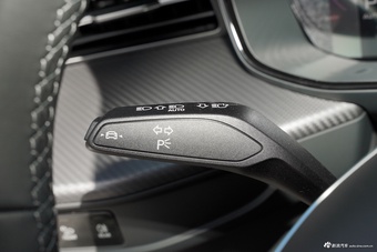 2024款奥迪Q6 45 TFSI quattro 黑武士版 6座