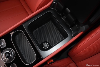 2024款添越 4.0T V8 长轴距版
