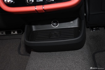 2024款添越 4.0T V8 长轴距版