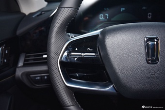 2025款奔腾B70 龙耀版 1.5T 质享型