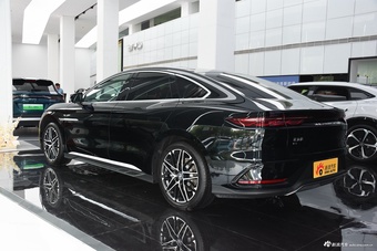 2025款比亚迪汉EV 605km尊贵版