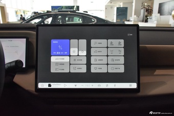 2026款沃尔沃XC70插电 四驱超长续航Core