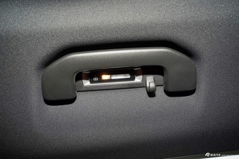 2025款奔驰GLC改款 300 L 4MATIC 豪华型 7座