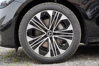 2025款奔驰E级改款 E 300 L 豪华型