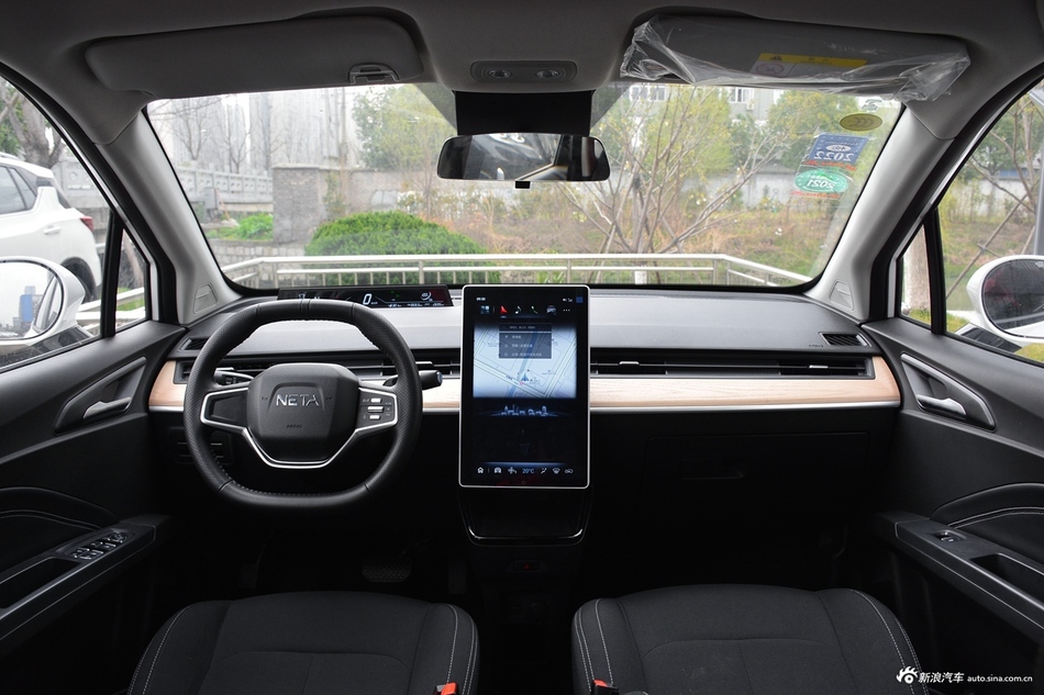 2021款哪吒V 标准续航娱乐版