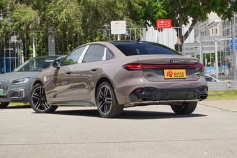 2026款一汽奥迪A5L 2.0T 运动版 Plus