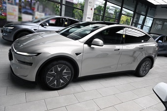 2025款Model Y L 长续航全轮驱动版