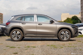 2025款奔驰GLA 200