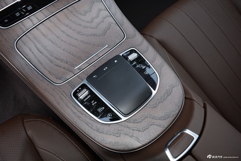 2022款奔驰E级 改款 E 300 L 豪华型
