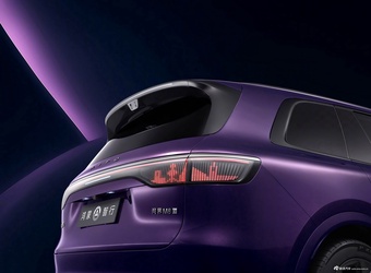 2025款问界M8纯电版 双电机 6座 官图