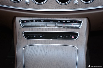 2022款奔驰E级 改款二 E 300 L 时尚型