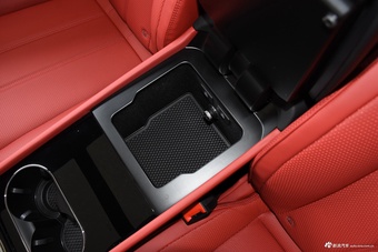 2024款添越 4.0T V8 长轴距版