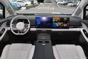 2025款梦想家 PHEV 四驱尊贵鲲鹏版图片