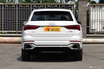 2025款奥迪Q3 45周年典藏版 40TFSI 时尚动感型