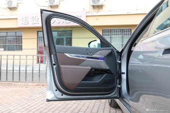 2023款宝马7系 740Li 领先型 豪华套装