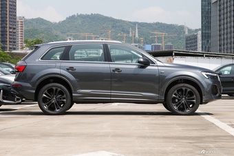 2026款奥迪Q7 55 TFSI quattro S line黑武士型