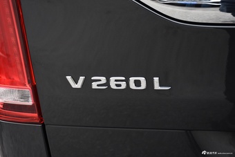 2022款奔驰V级 V 260 L 长轴距尊贵版