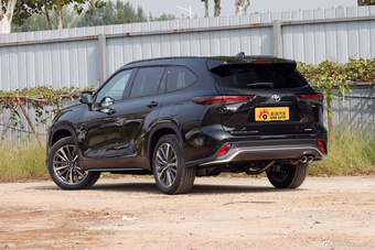 2026款皇冠陆放 2.5L HEV四驱尊贵版