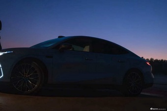 2025款银河E8 620km 四驱星舰激光雷达智驾版