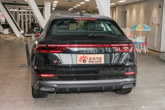 2024款奥迪Q8 55 TFSI 豪华动感型